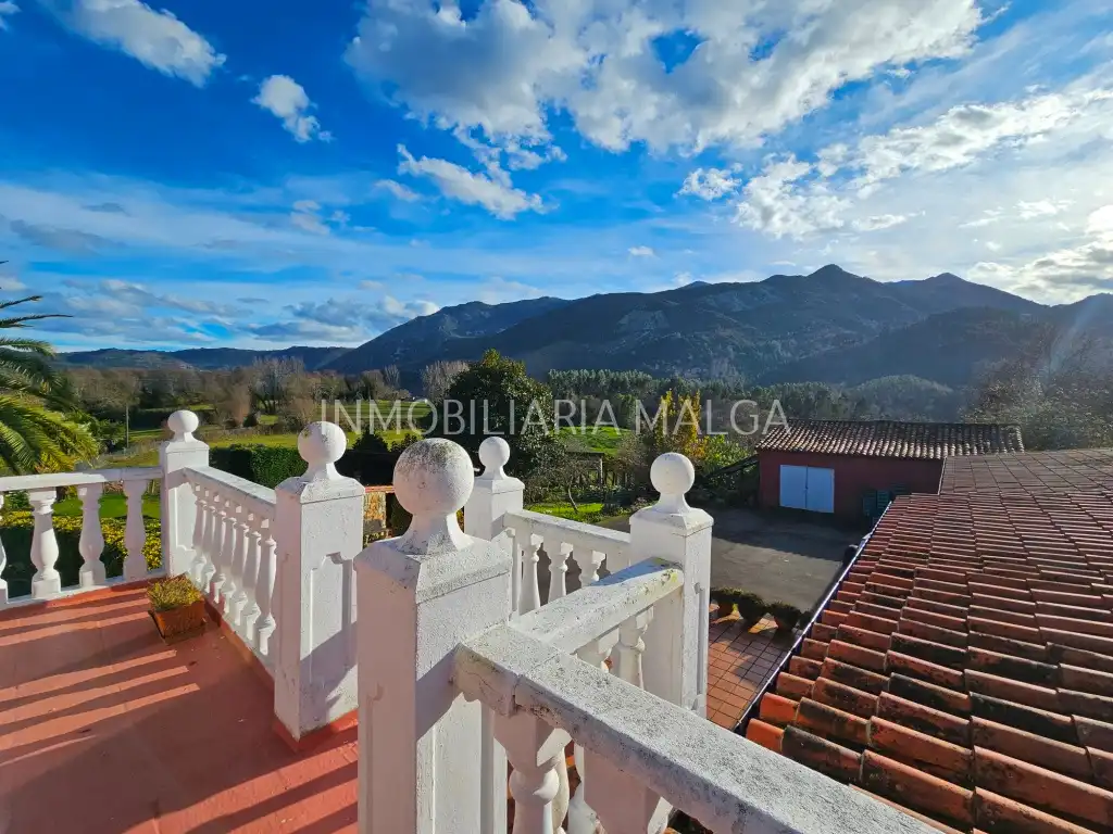 Vista exterior de Casa o chalet en venta en Colunga con Calefacción, Jardín privado y Parquet