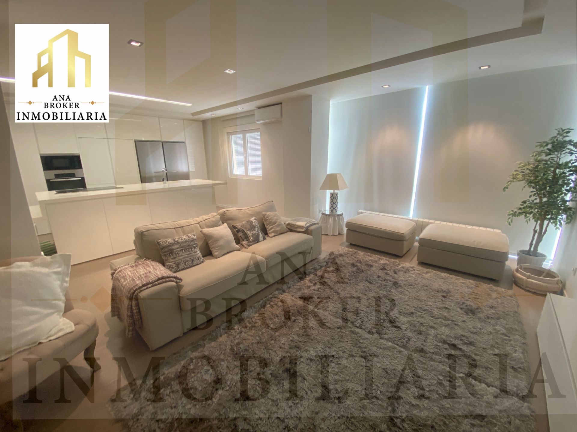 Sala d'estar de Apartament de lloguer en Ronda amb Aire condicionat, Calefacció i Moblat