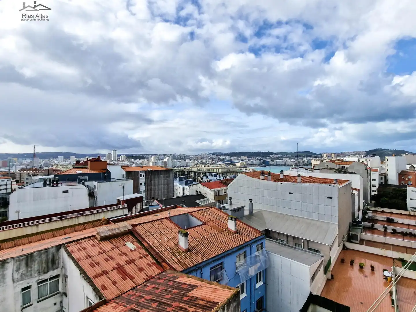 Vista exterior de Apartament de lloguer en A Coruña Capital  amb Parquet, Traster i Moblat