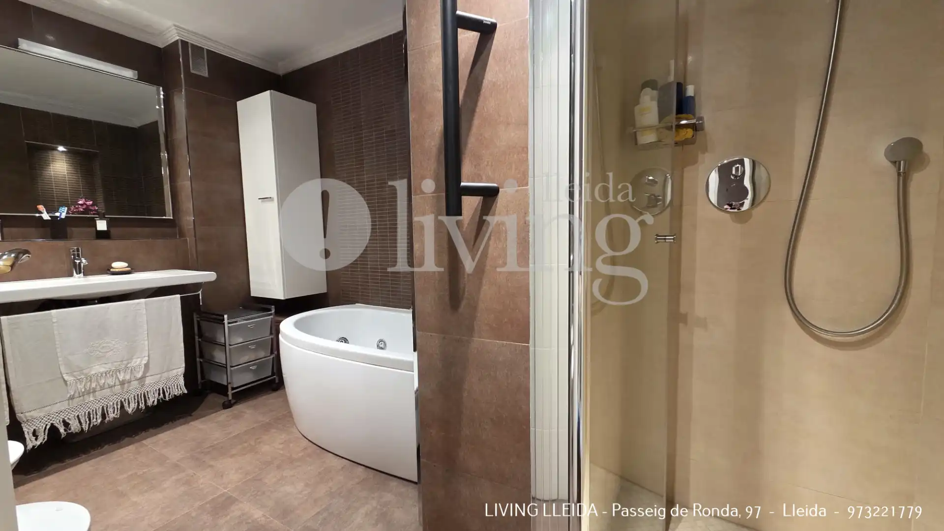 Badezimmer von Wohnung zum Verkauf in Lleida mit Klimaanlage, Heizung und Parkett