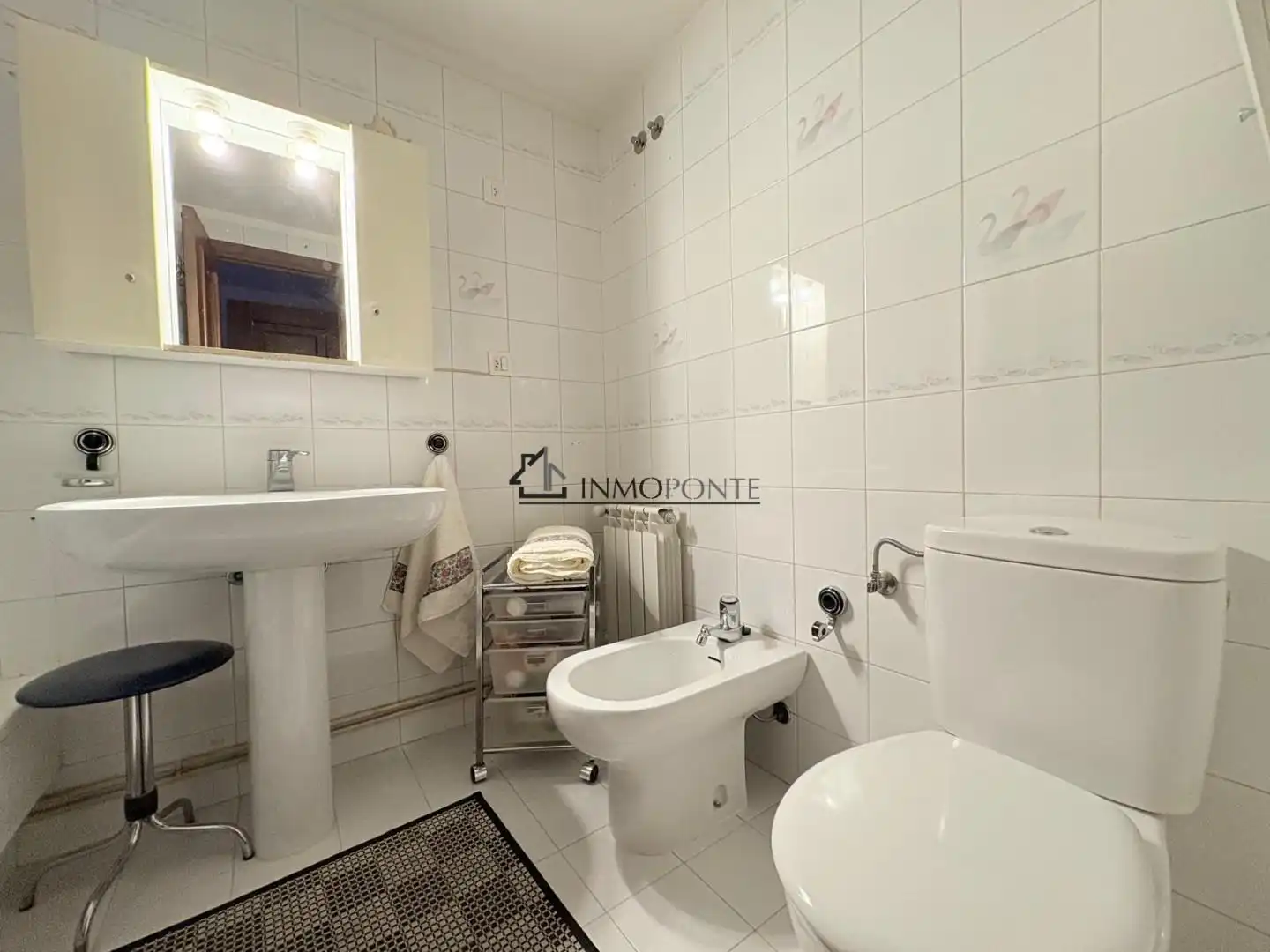 Bathroom of Flat for sale in Pontevedra Capital   with Heating and Storage room