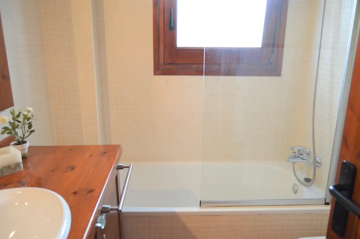 Bathroom of Apartments for rent in Puigcerdà  with Heating, Parquet flooring and Terrace