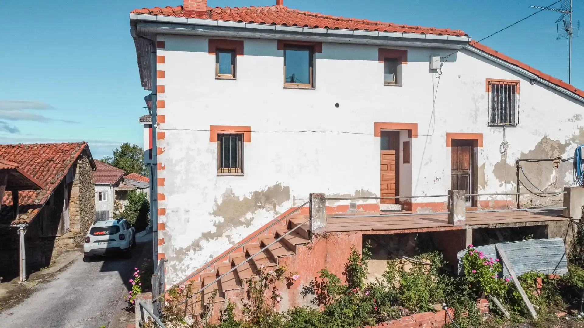 Vista exterior de Casa o xalet en venda en Valdés - Luarca amb Calefacció, Jardí privat i Terrassa