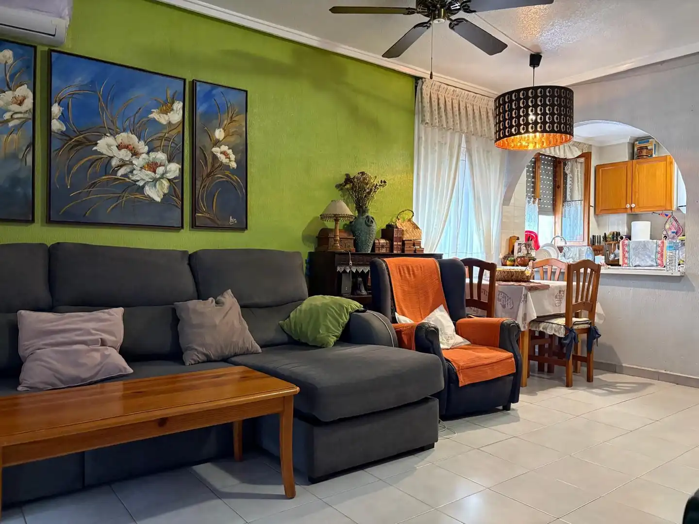 Sala d'estar de Àtic en venda en Torrevieja amb Aire condicionat, Terrassa i Moblat