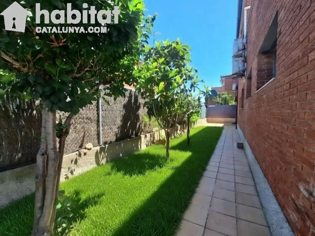 Vista exterior de Casa o xalet en venda en Masquefa amb Aire condicionat, Calefacció i Jardí privat