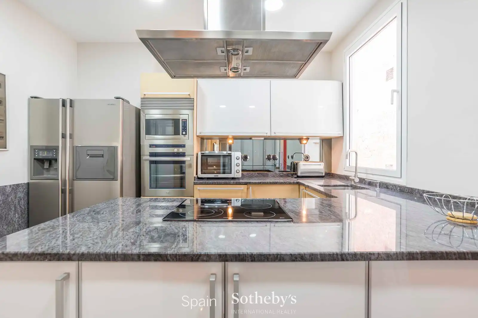 Cuina de Apartament de lloguer en Madrid amb Aire condicionat i Calefacció