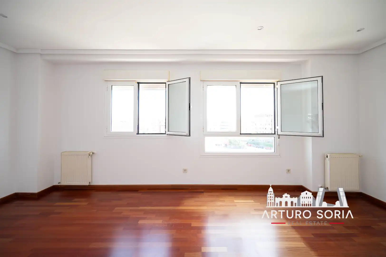 Bedroom of Flat for rent in Madrid  with Storage room and Community pool