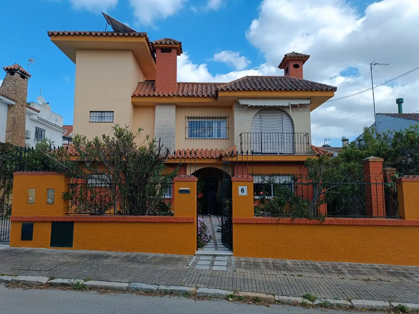 Chalet con jardín en venta en Calle Romero 6