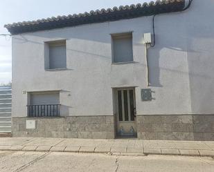 Exterior view of Single-family semi-detached for sale in Mediana de Aragón