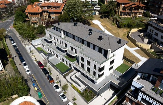 Vista exterior de Apartamento de alquiler en Getxo  con Calefacción, Jardín privado y Terraza