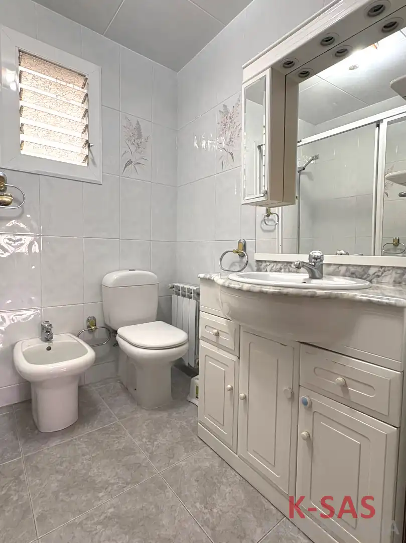 Badezimmer von Wohnung zum Verkauf in Esplugues de Llobregat mit Heizung und Ofen