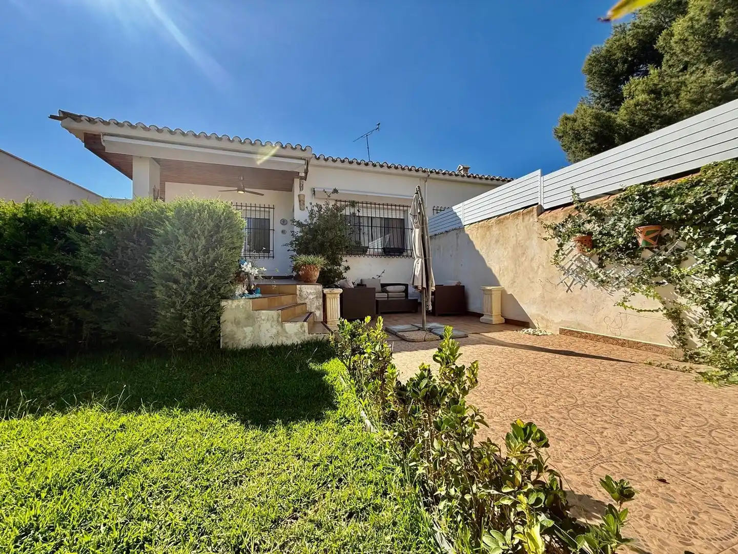 Jardí de Casa o xalet en venda en Orihuela amb Aire condicionat, Jardí privat i Terrassa