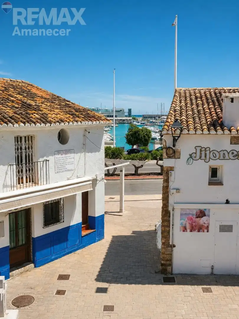 Vista exterior de Edificio en venta en Dénia