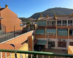 Vista exterior de Pis en venda en Arona amb Balcó i Piscina comunitària