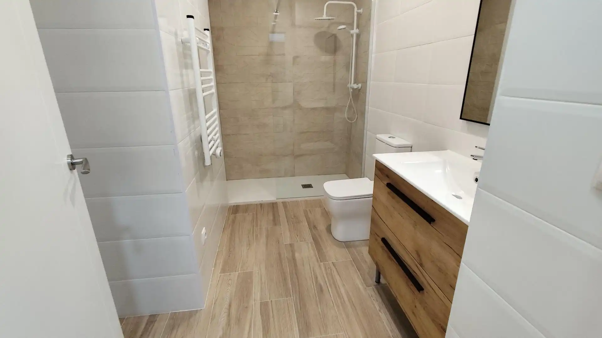 Bathroom of Flat for sale in Barakaldo   with Heating