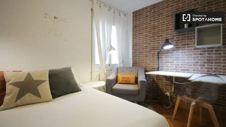 Room in Sant Pere, Sta. Caterina i la Ribera