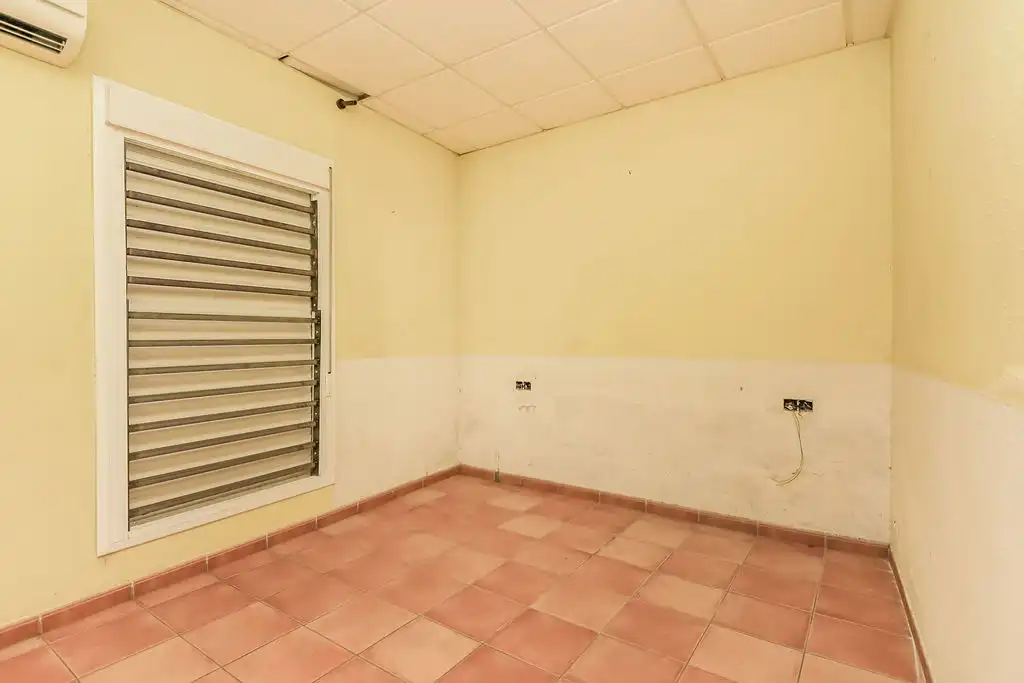 Business premises for sale in Obispo/Bisbe Aznar, imagen 12