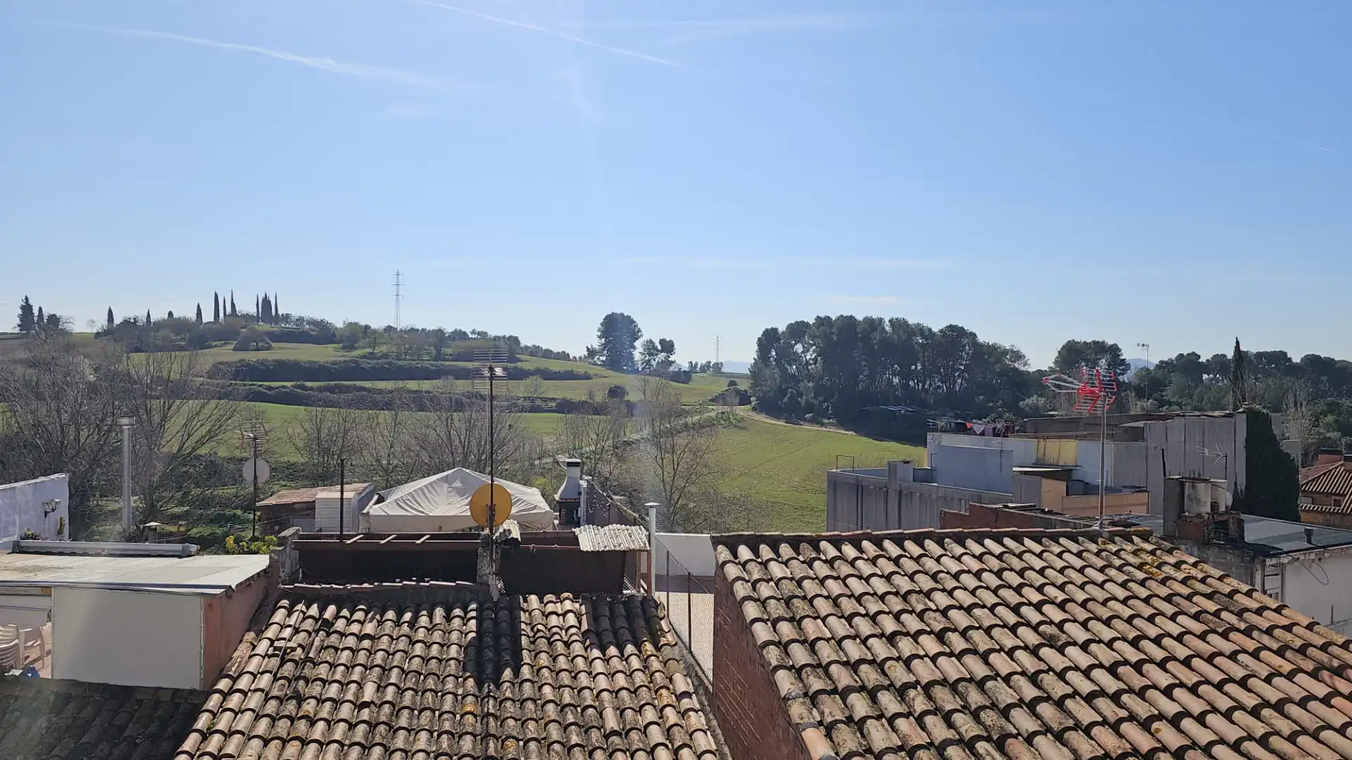 Vista exterior de Piso en venta en Rubí con Calefacción, Horno y Balcón