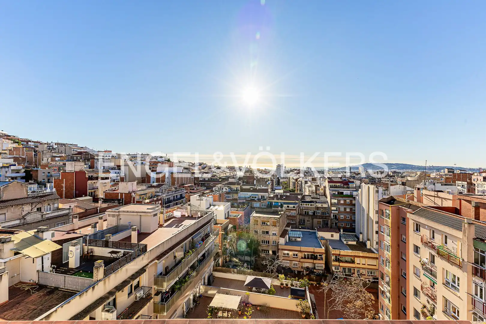 Vista exterior de Piso en venta en Barcelona con Calefacción, Piscina y Balcón