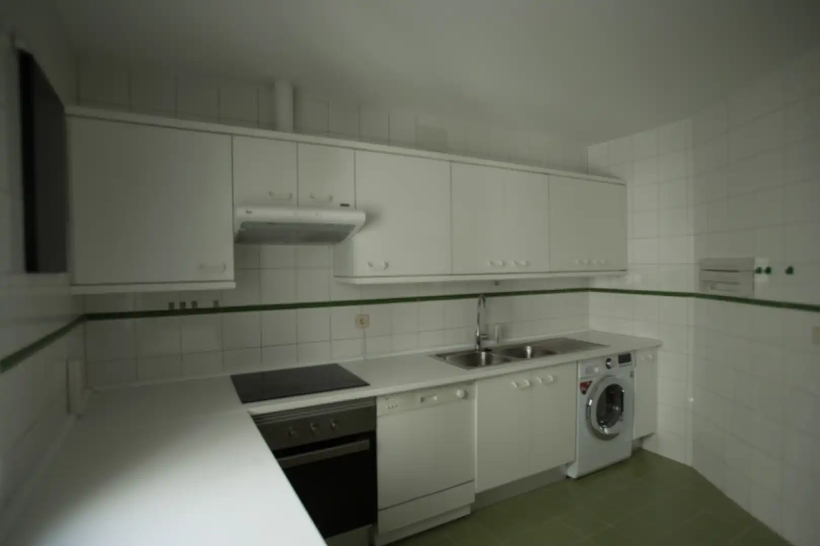 Kitchen of Flat for rent in Madrid  with Air Conditioner, Heating and Parquet flooring
