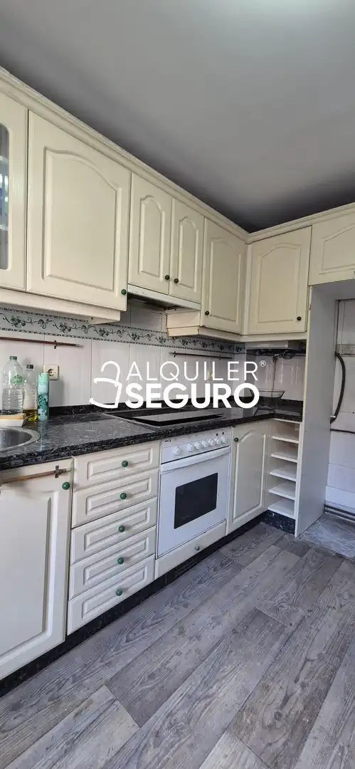 Pis de lloguer a Escultor Navascués , Milán - Pumarín