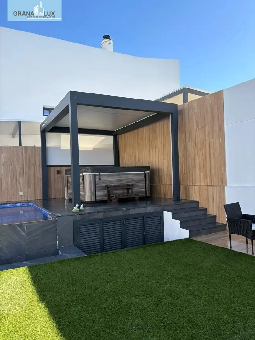 Terrassa de Casa adosada en venda en Albolote amb Jardí privat, Piscina i Alarma