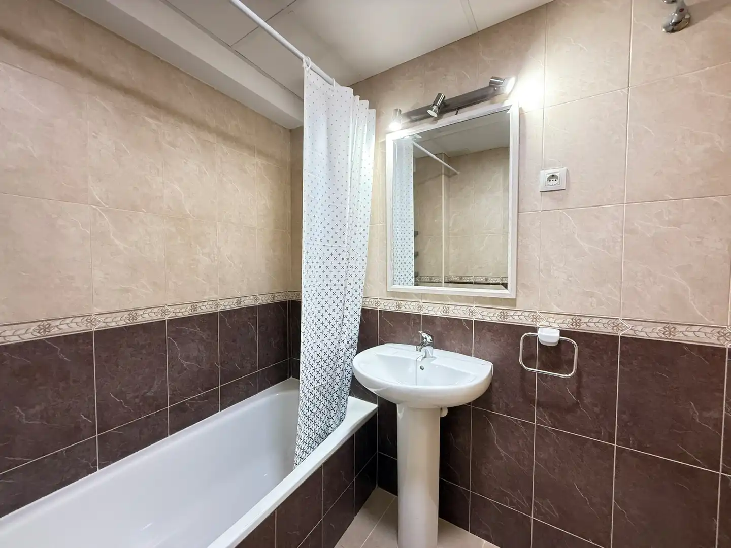 Bathroom of Duplexes for sale in Caspe  with Air Conditioner, Heating and Terrace