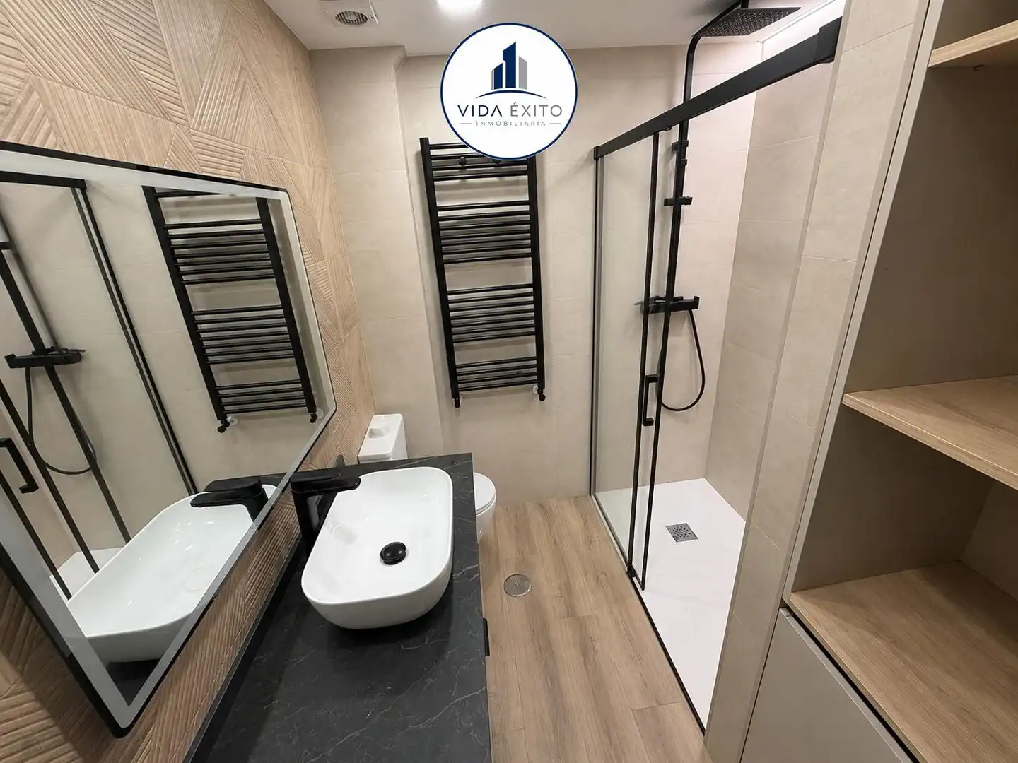 Bathroom of Flat for sale in Jaén  with Terrace and Balcony