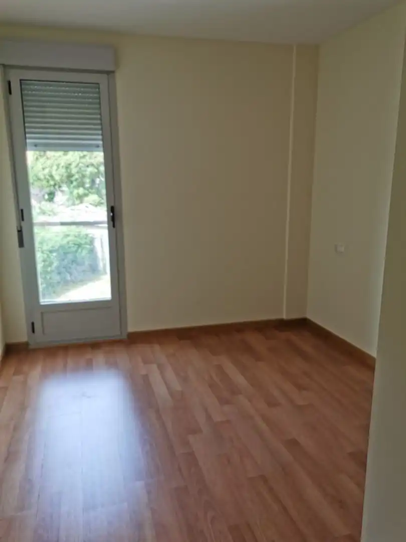 Habitación de Apartamento de alquiler en Ponferrada con Calefacción, Trastero y Balcón
