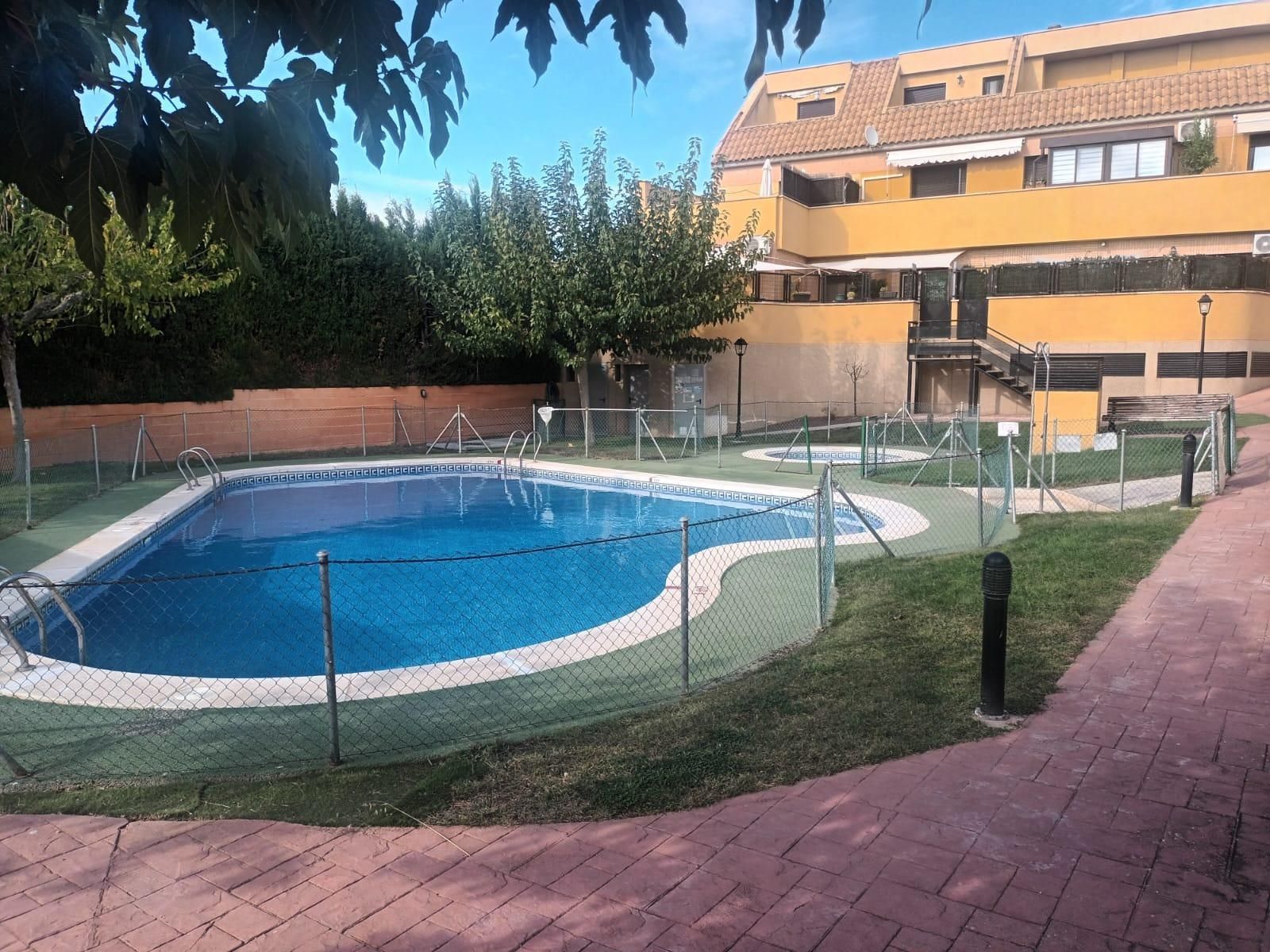 Piscina de Pis en venda en Poblete amb Jardí privat, Terrassa i Piscina comunitària