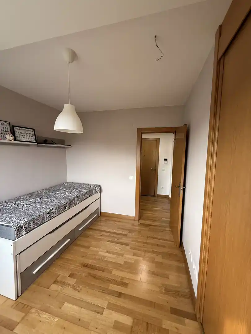 Habitación de Piso en venta en Entrena con Piscina y Balcón