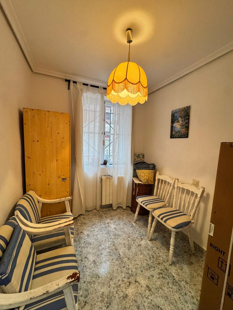 Bedroom of Flat for sale in Valladolid Capital  with Heating, Furnished and Oven