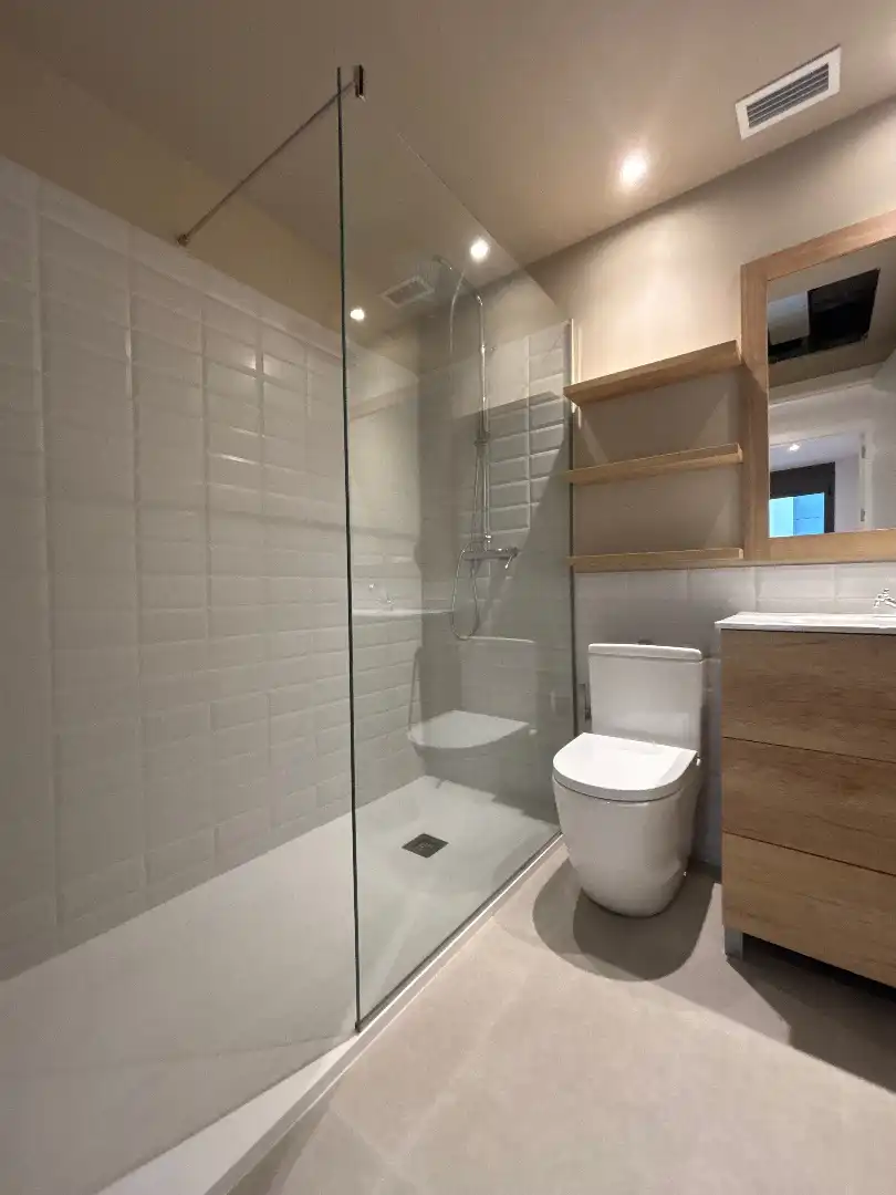 Baño de Piso de alquiler en Sabadell con Aire acondicionado, Calefacción y Terraza