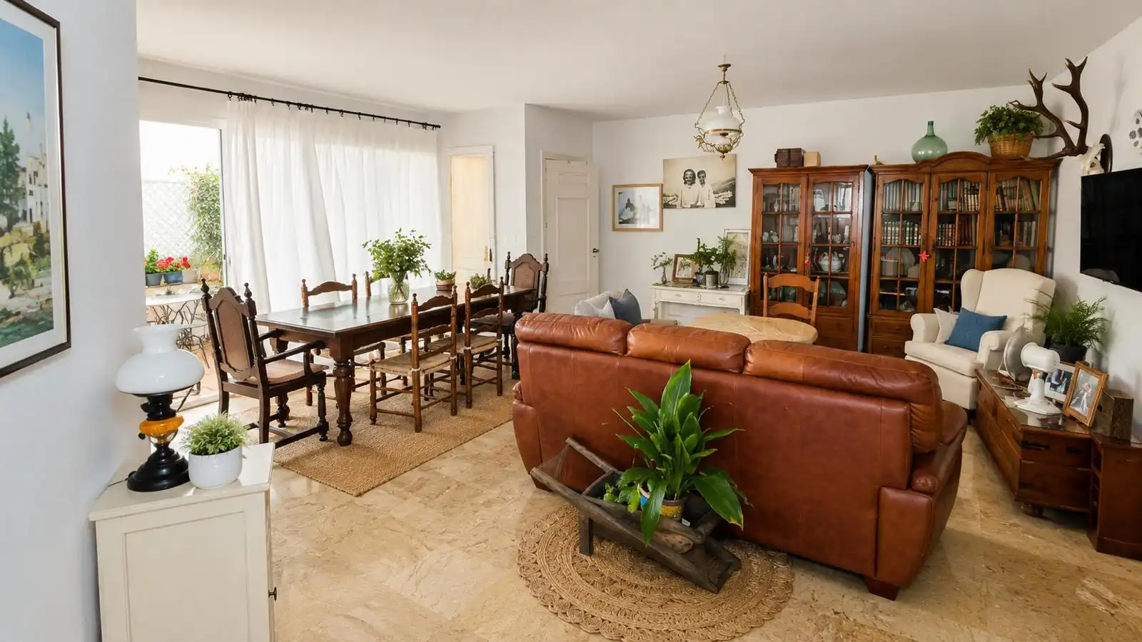 Sala de estar de Casa adosada en venta en Marbella con Aire acondicionado, Jardín privado y Horno