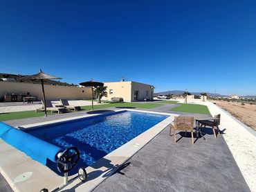 Casa en venta en El Pinós / Pinoso