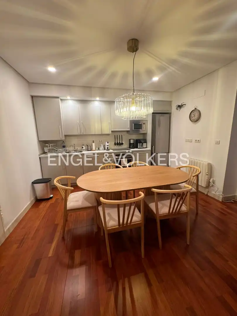 Comedor de Piso de alquiler en Madrid con Calefacción, Amueblado y Balcón