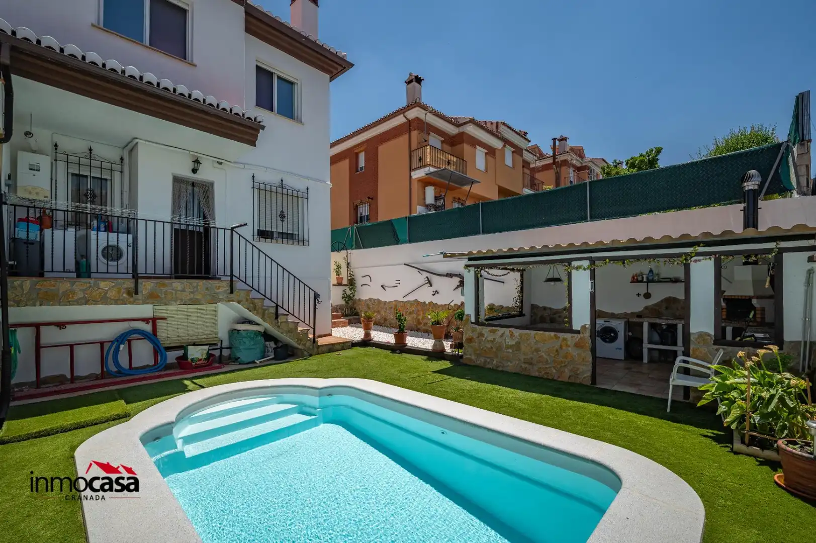 Piscina de Casa adosada en venta en Jun con Aire acondicionado, Jardín privado y Piscina