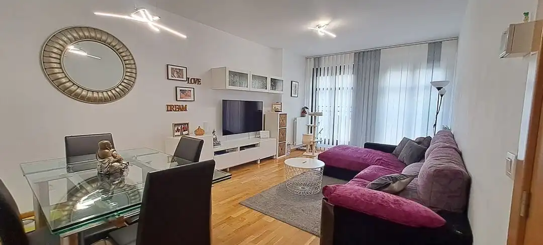 Sala de estar de Piso en venta en Vitoria - Gasteiz con Calefacción, Trastero y Amueblado