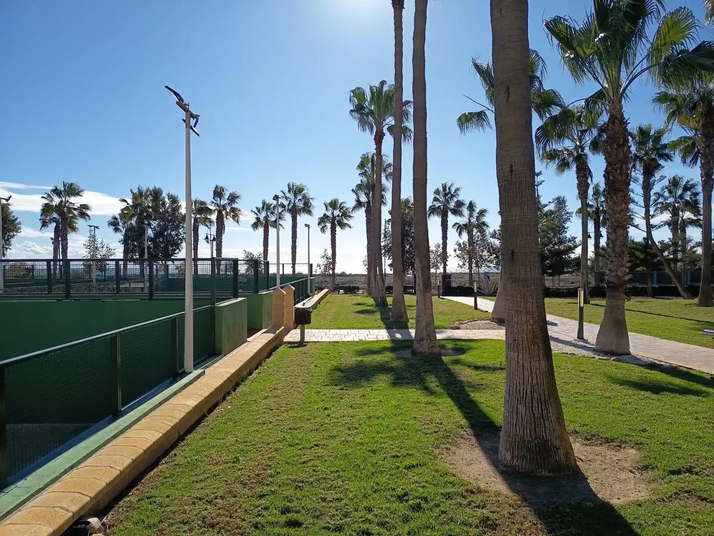Terraza de Apartamento de alquiler en El Ejido con Aire acondicionado, Calefacción y Jardín privado