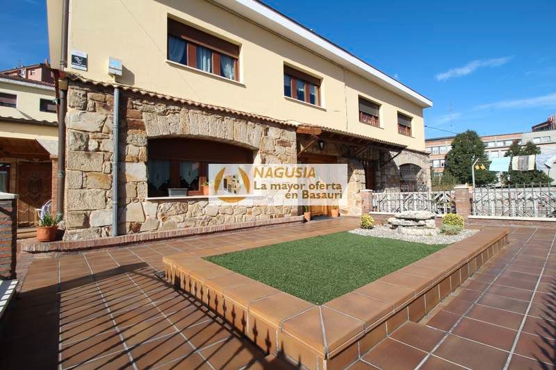 Exterior view of Single-family semi-detached for sale in Basauri   with Heating, Private garden and Terrace
