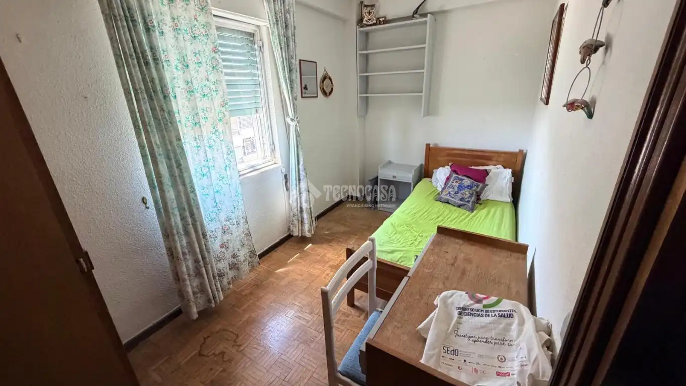 Dormitori de Pis en venda en Madrid amb Calefacció, Parquet i Terrassa