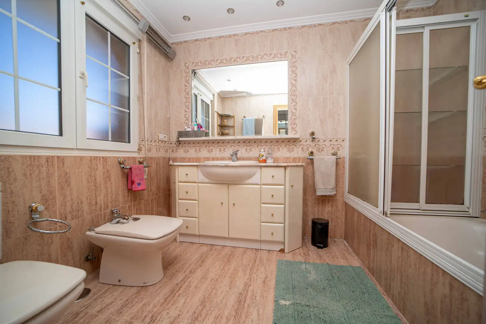 Baño de Casa o chalet en venta en San Andrés del Rabanedo con Calefacción y Piscina
