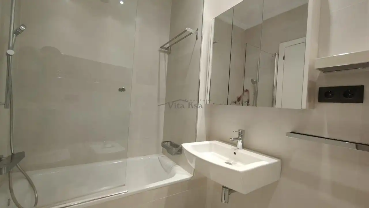 Bathroom of Flat for sale in Ourense Capital   with Heating and Parquet flooring