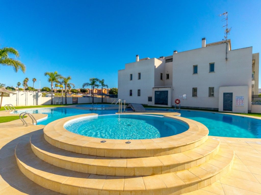Piscina de Apartament en venda en Torrevieja amb Moblat
