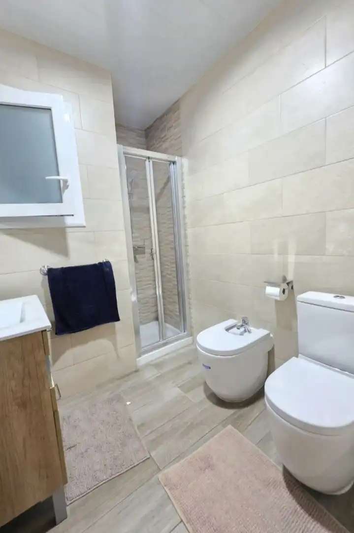 Badezimmer von Erdgeschoss zum Verkauf in Mollet del Vallès mit Klimaanlage, Heizung und Parkett