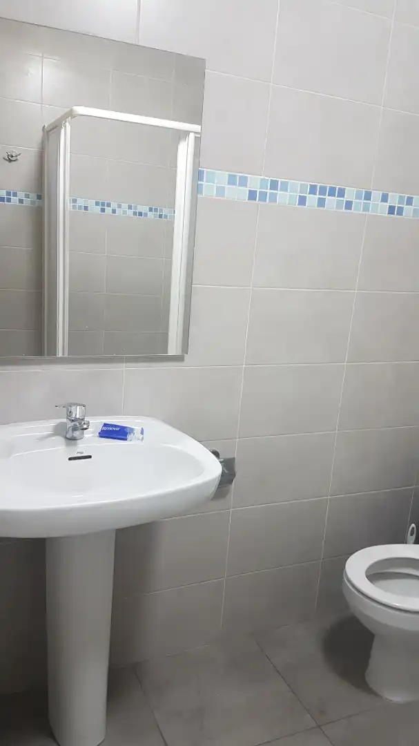Bany de Pis de lloguer en Lleida amb Calefacció, Parquet i Moblat