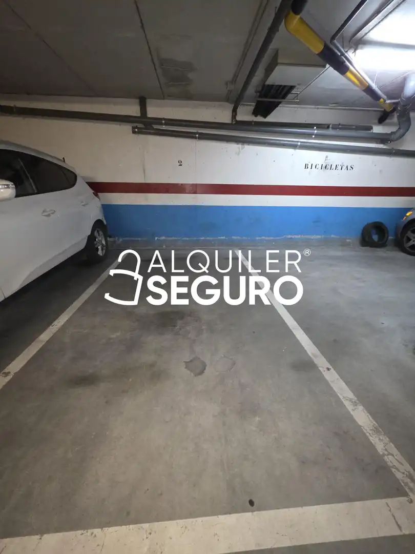 Parking de Piso de alquiler en Burgos con Calefacción, Terraza y Trastero