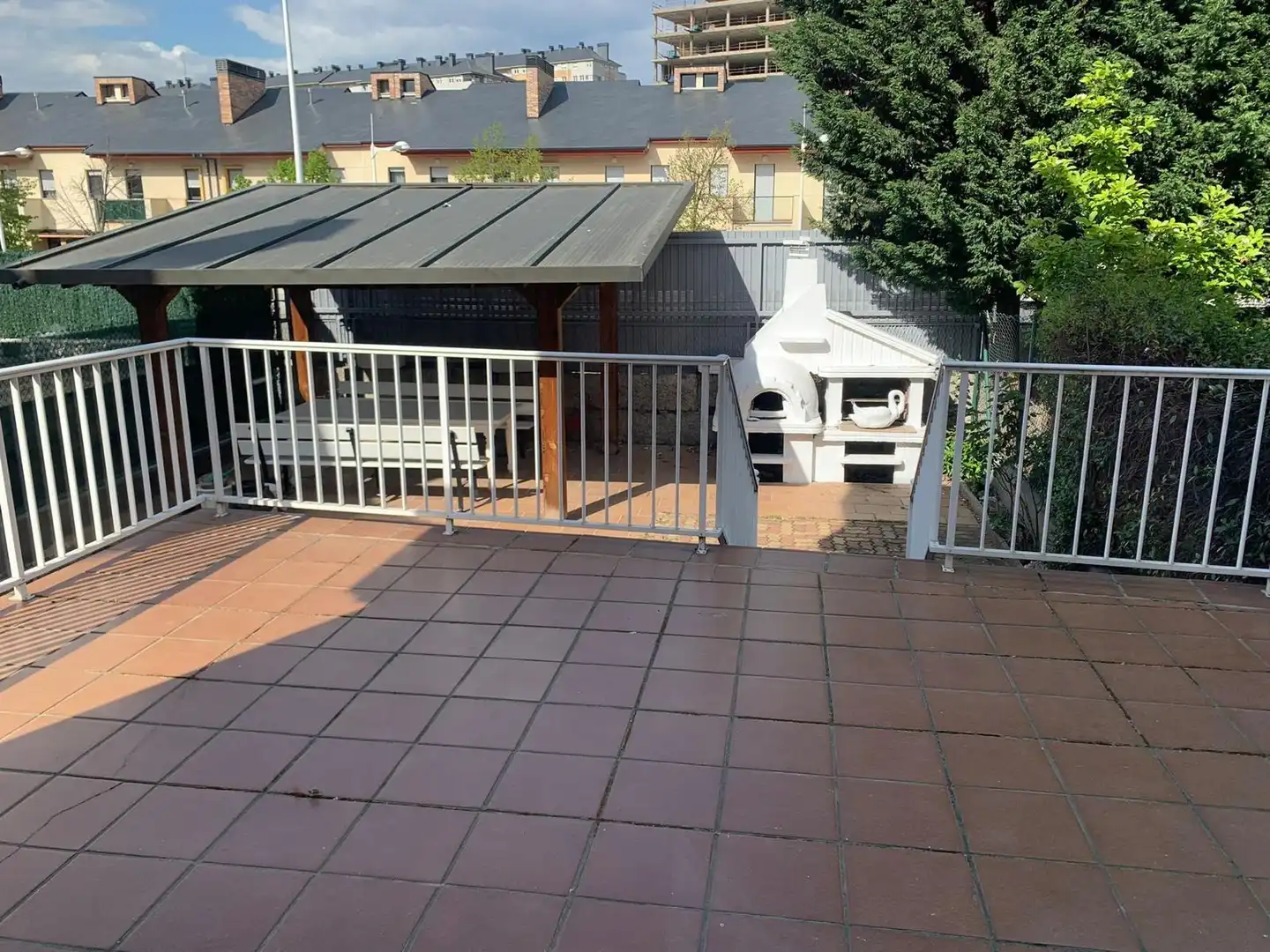 Terrassa de Casa adosada en venda en Ponferrada amb Calefacció, Jardí privat i Terrassa
