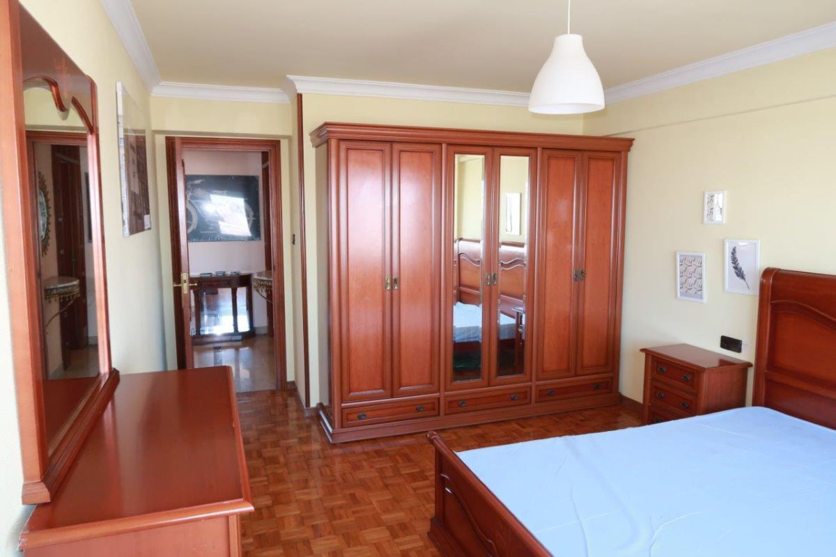 Habitación de Piso de alquiler en A Coruña Capital  con Calefacción, Parquet y Amueblado