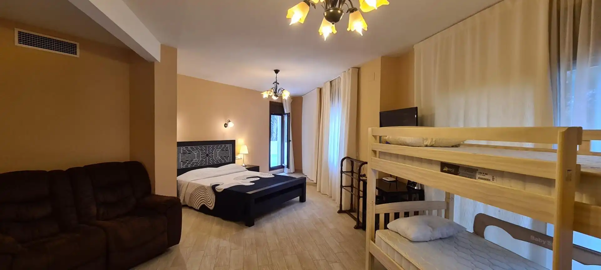 Dormitori de Casa o xalet en venda en L'Ametlla de Mar  amb Aire condicionat, Calefacció i Jardí privat